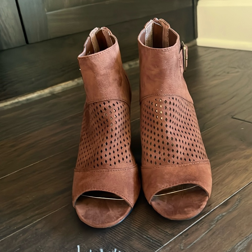 Women’s Carlos Santana Vegan Perforated Shoe Bootie Faux Suede Cognac Size 7